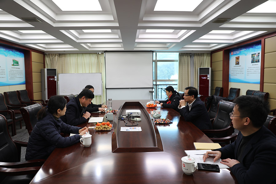 市人大黨組副書(shū)記、副主任施根寶蒞臨公司考察.JPG